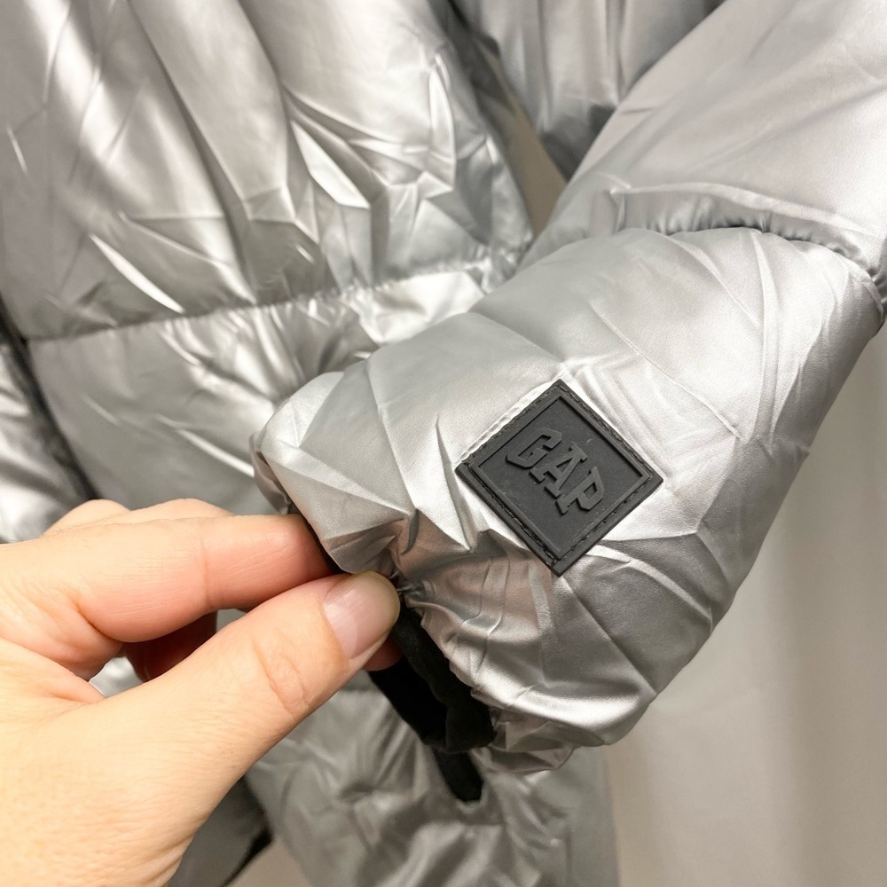 GAP Metallic Silver Puffer with Dark Gray Interior - Picture 8 of 8